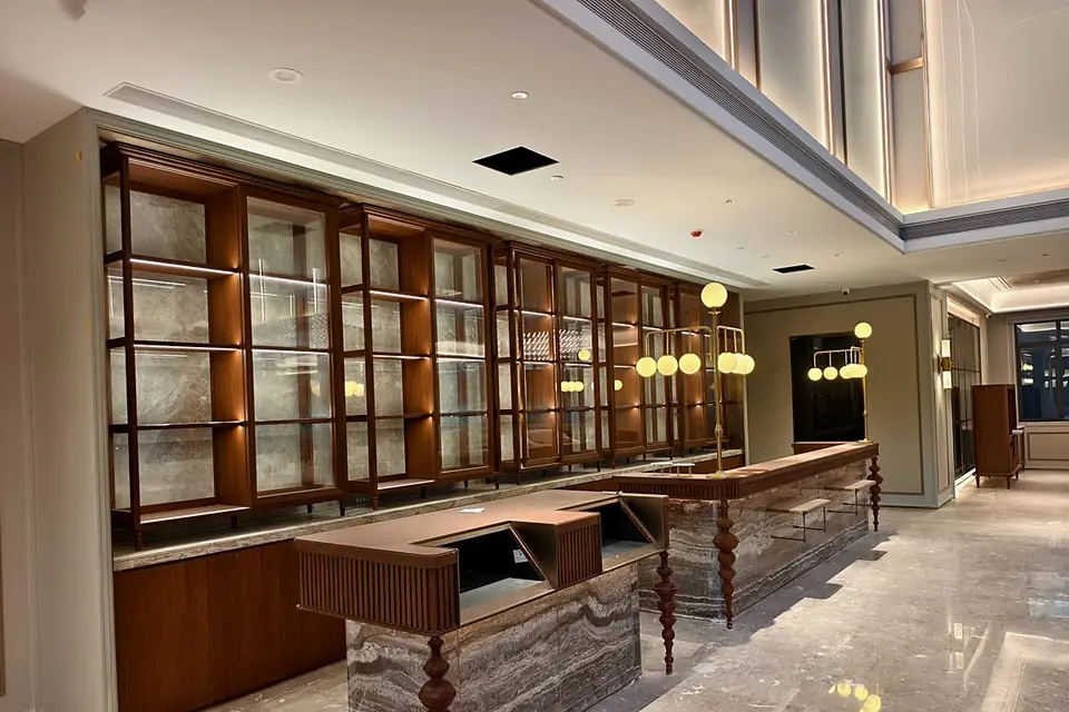 连锁酒店公区玻璃隔断与大门工程实景